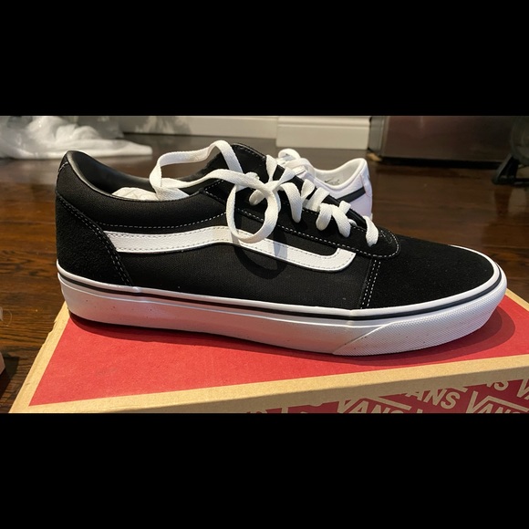 shoes - Picture 3 of 5